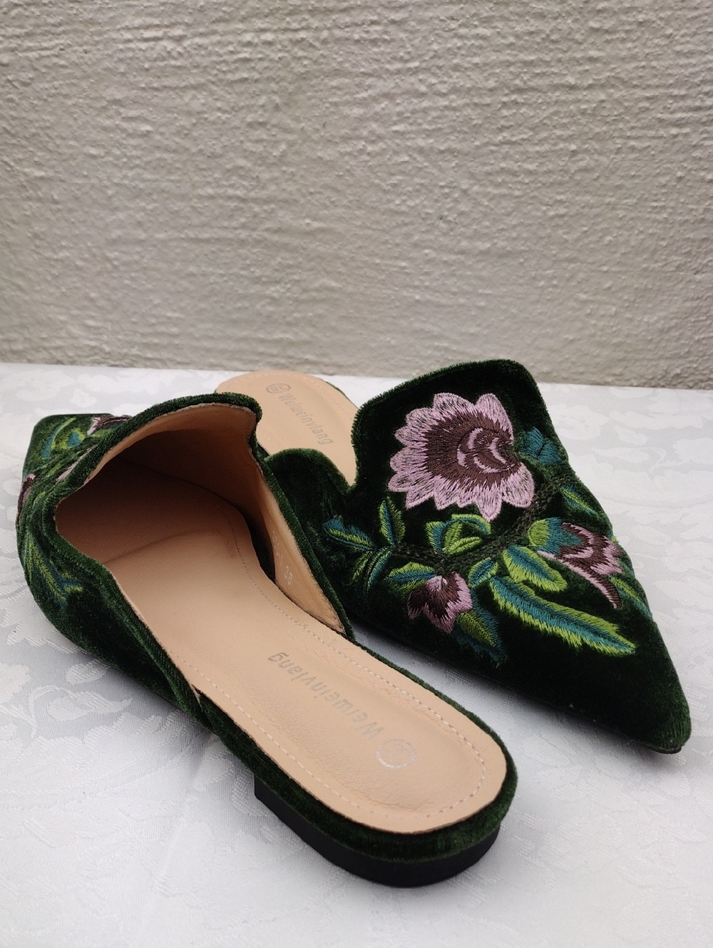 Weiweinvlang Dark Green Floral Embroidered Velvet Point Toe Low Heel Mule Shoe - Picture 15 of 16